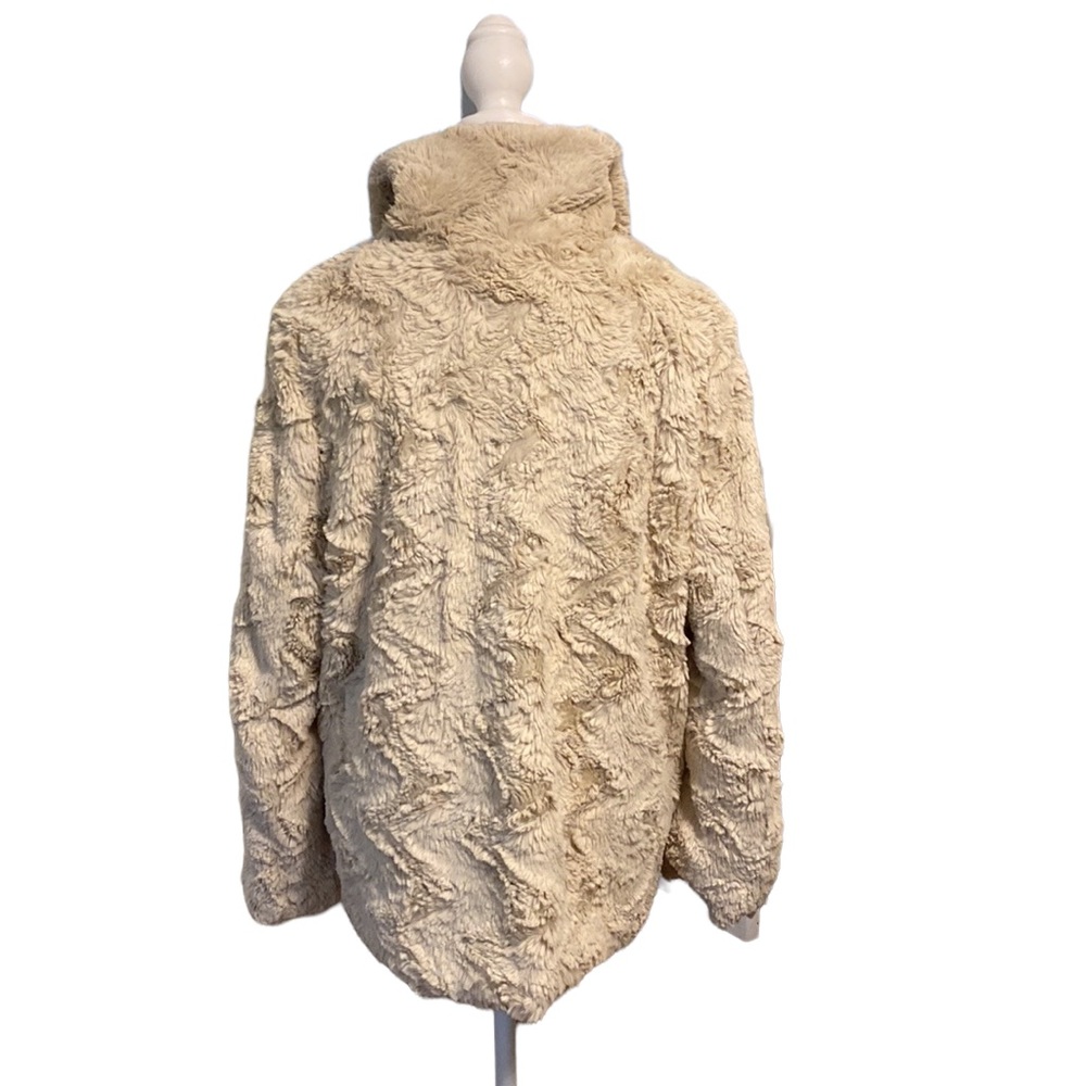 ESLEY Faux fur button up coat - Picture 6 of 12